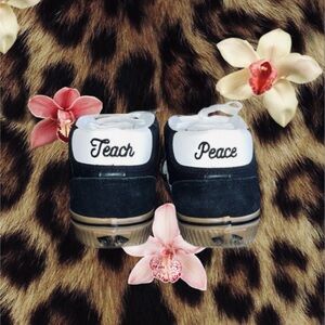 Vans mid skool 37 teach peace skate shoes
